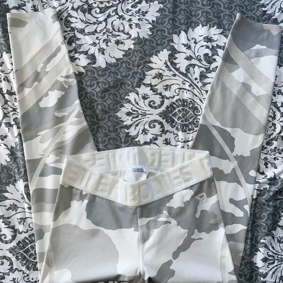 Better Bodies White Camo leggings size medium - Picture 7 of 15